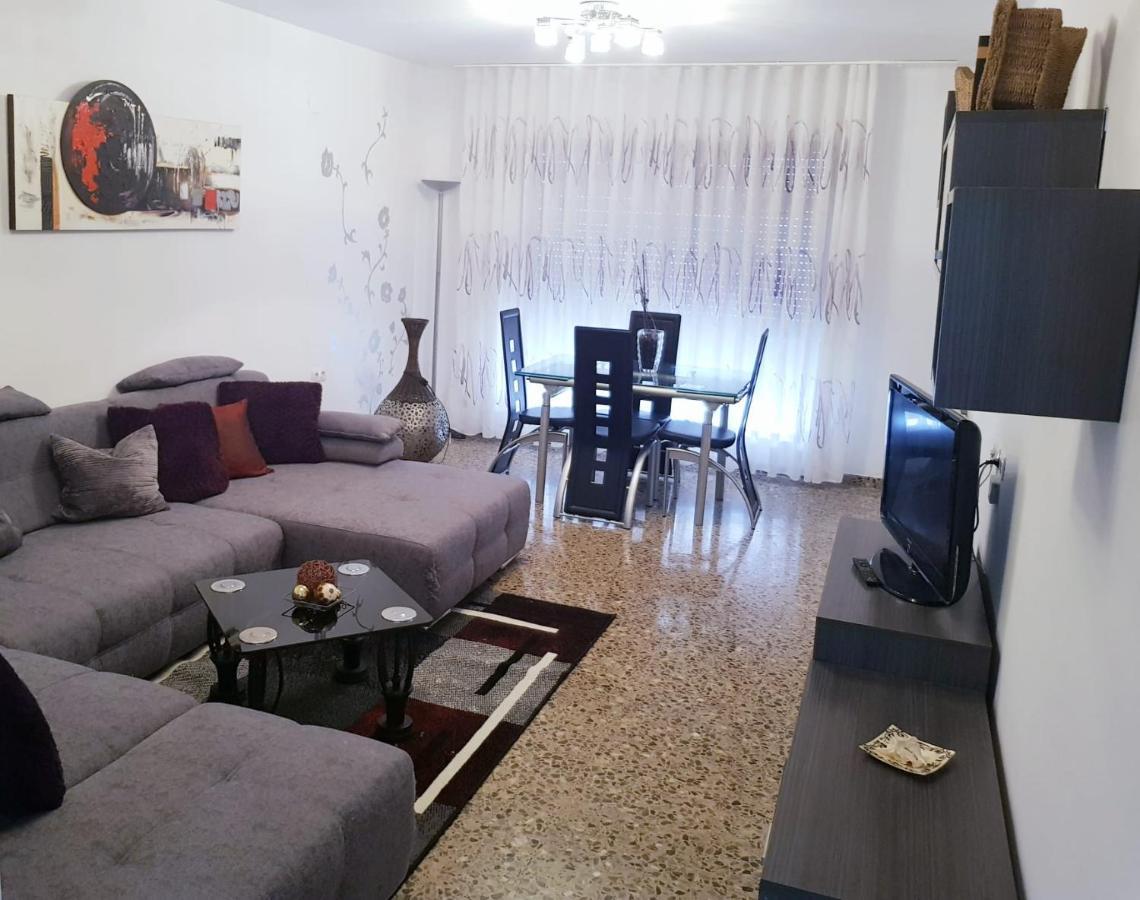 Piso Amplio De 3 Habitaciones, 2 Banos, Ascensor Y Parking Бурріана Екстер'єр фото