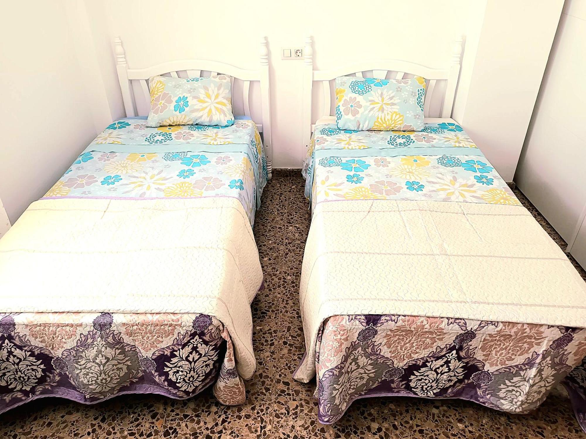 Piso Amplio De 3 Habitaciones, 2 Banos, Ascensor Y Parking Бурріана Екстер'єр фото