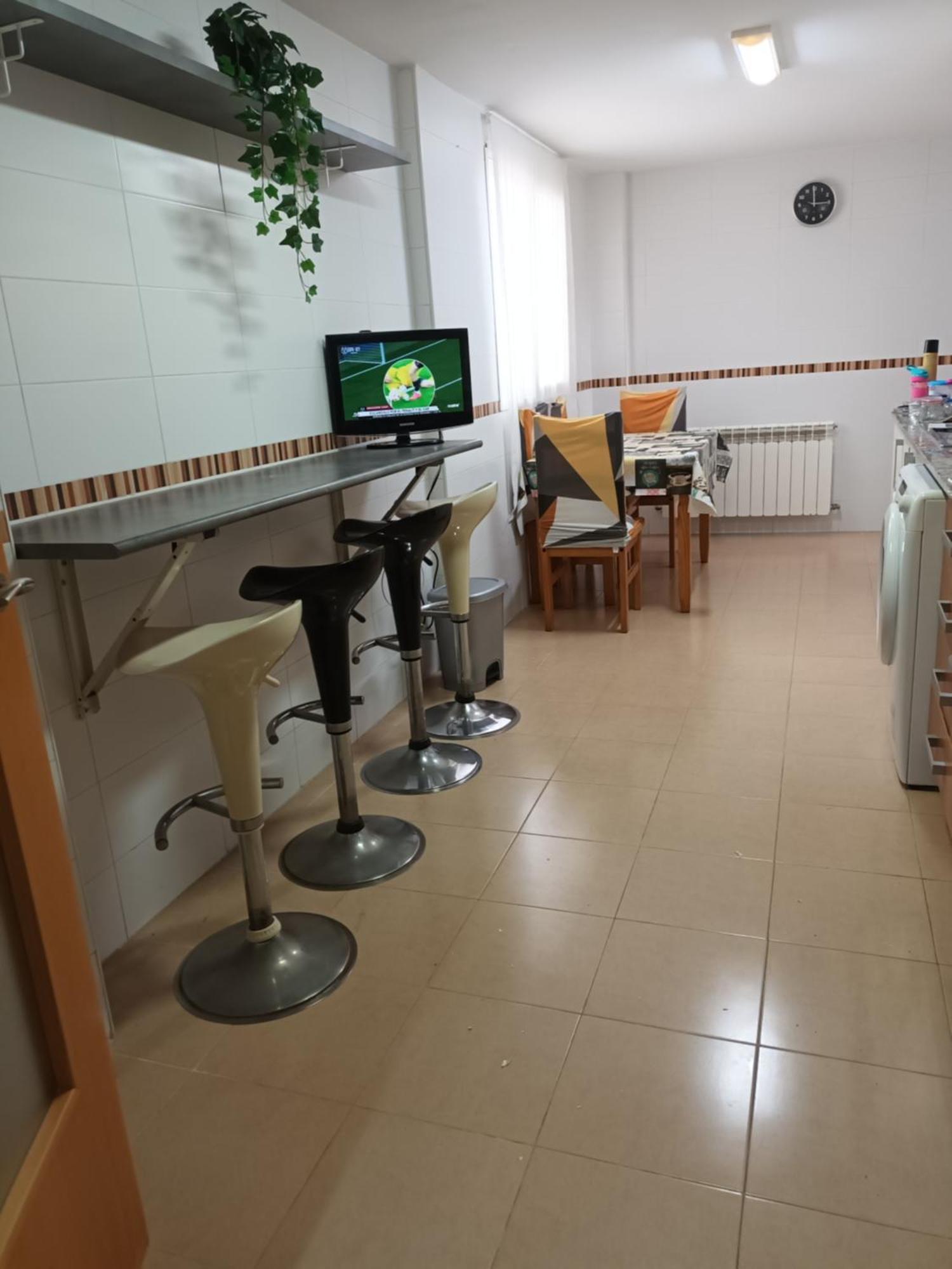 Piso Amplio De 3 Habitaciones, 2 Banos, Ascensor Y Parking Бурріана Екстер'єр фото